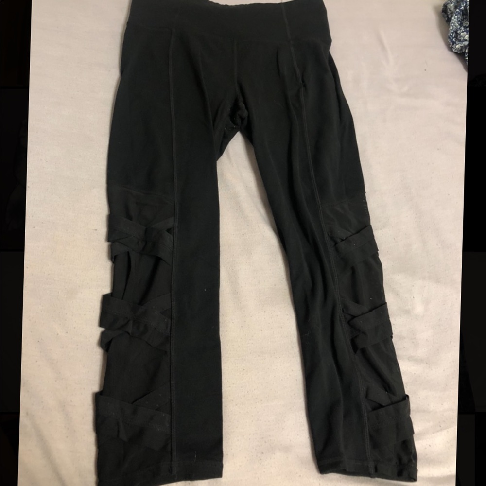 ATHLETA cropped black leggings w/ mesh!!